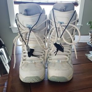 Women's DC snowboarding boots
